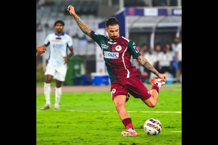 Jamie Maclaren of Mohun Bagan Super Giant scores against Kerala Blasters during Saturday's ISL-12 match at the Salt Lake Stadium. 