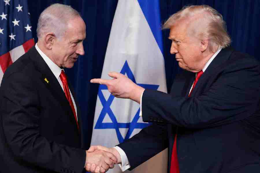 U.S. President Donald Trump points his finger towards Israeli Prime Minister Benjamin Netanyahu as they shake hands during a press conference after meeting at Trump’s Mar-a-Lago club in Palm Beach, Florida, U.S., December 29, 2025.