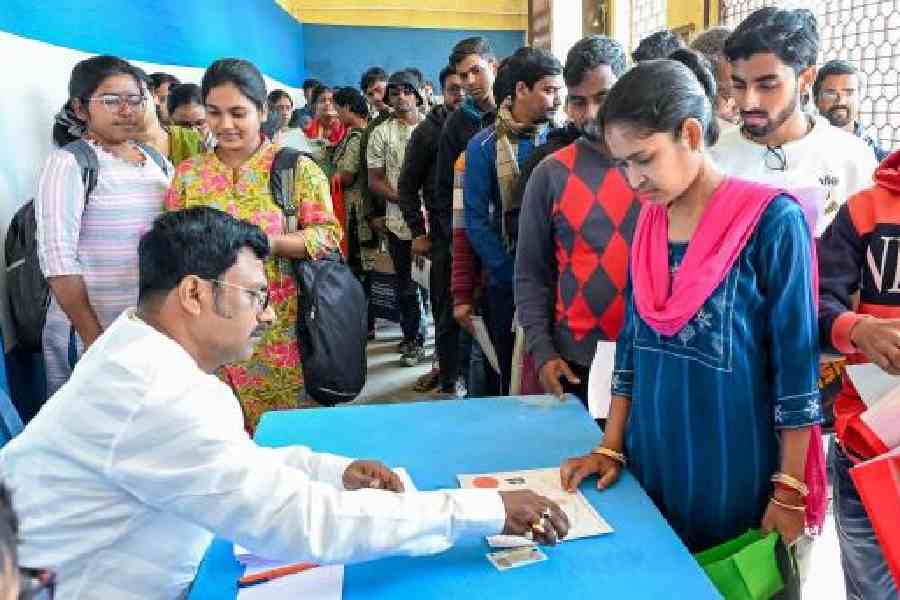 Youths queue up for the Yuva Sathi application forms at a camp in Nadia's Santipur on Sunday. Picture by Abhi Ghosh