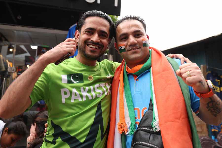 India Pakistan handshake controversy