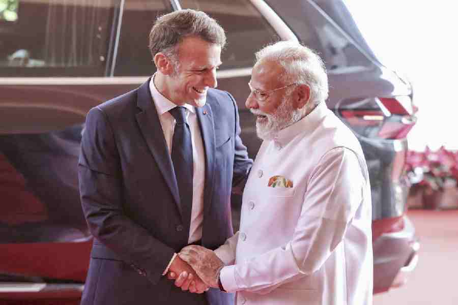 Prime Minister Narendra Modi welcomes French President Emmanuel Macron during the latter's visit to Mumbai.