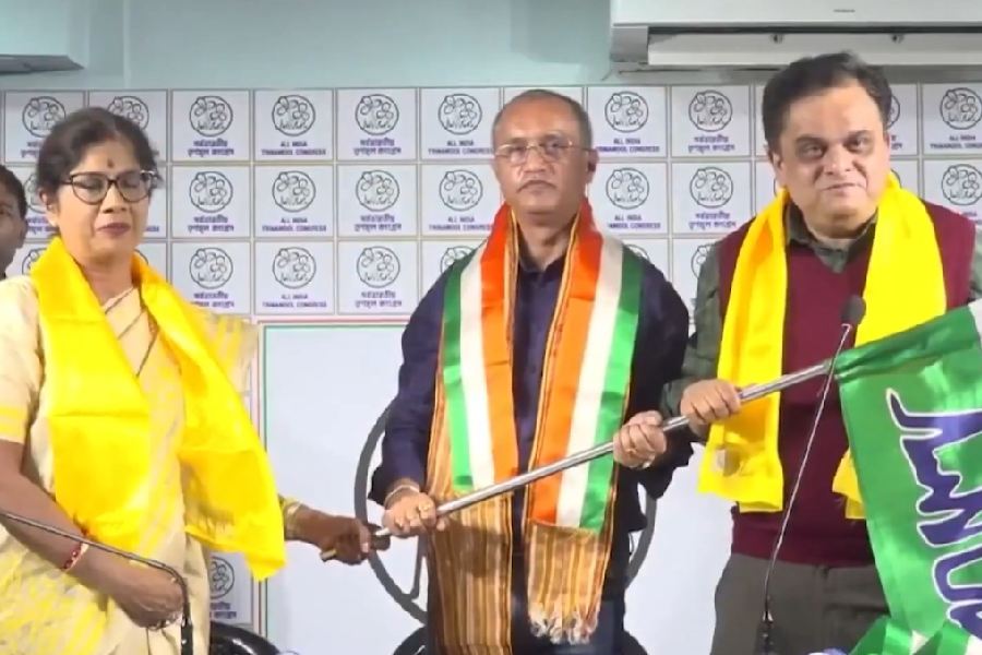 Bishnu Prasad Sharma (centre)