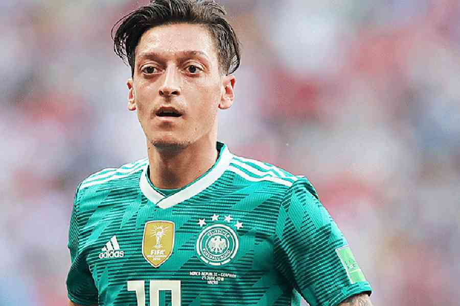 Mesut Ozil convoy accident