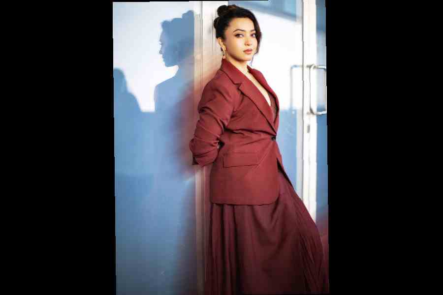 Koushani Mukherjee stars in Adalat O Ekti Meye, which is streaming on Hoichoi now