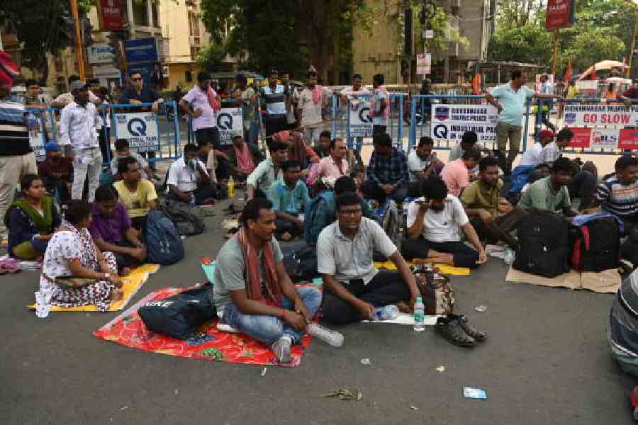 Dismissed non-teaching staff protest at Karunamoyee            in Salt Lake in April last year