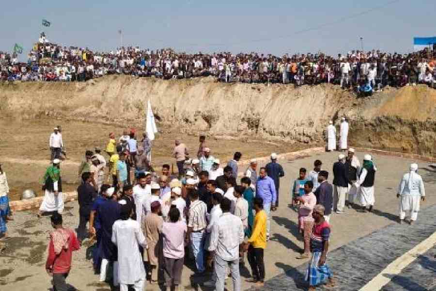 People gather in thousands to witness the start of the construction of Babri Masjid at Chetiani in Murshidabad district. File picture