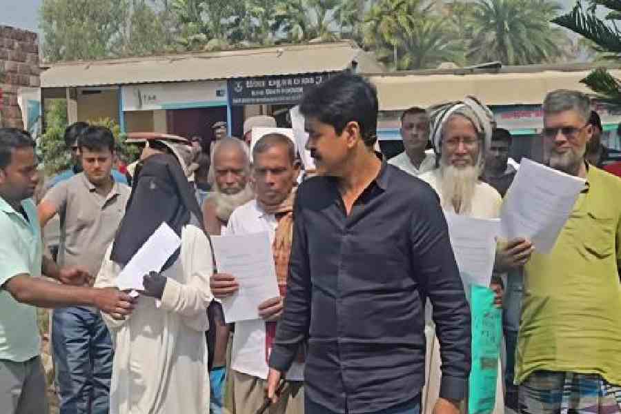 Saokat Molla (in black shirt), along with other complainants, in Canning on Friday. Picture by Mehaboob Gazi