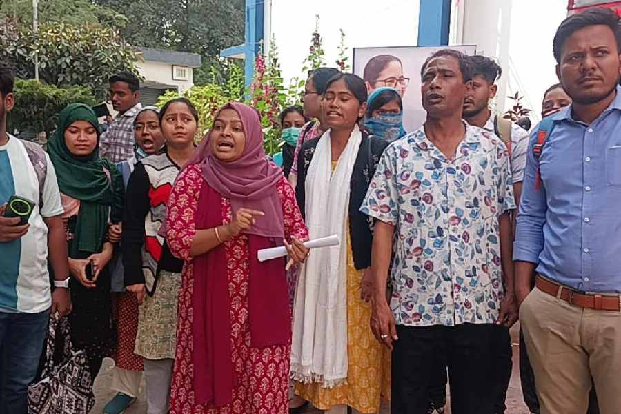 Unsuccessful applicants allege discrepancies in the selection of health employees under the National Health Mission and the National Ayush Mission in Malda on Saturday.