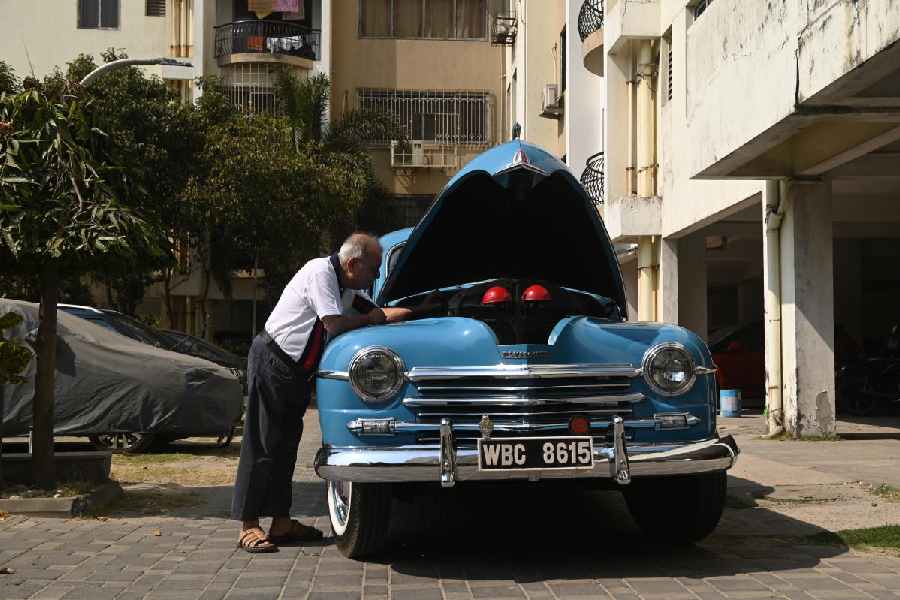 Swapan Lahiri with Nilu