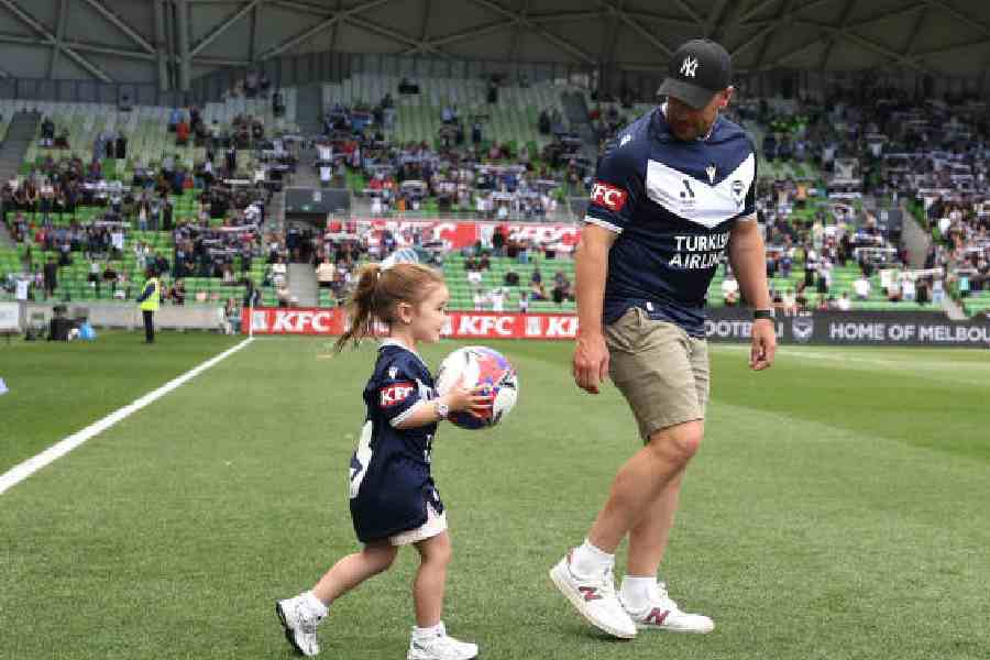 Aaron Finch with his daughter Esther