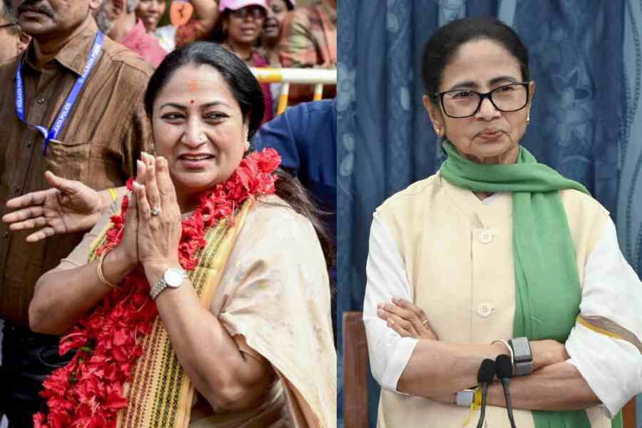 Delhi chief minister Rekha Gupta after offering prayers at the Kalighat Kali Temple in Calcutta on Sunday. Mamata Banerjee