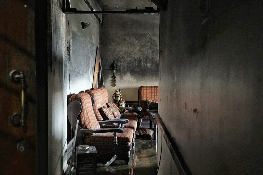 A fire broke out at a flat on the seventh floor of Ananda Apartment on Southern Avenue around 12 pm.