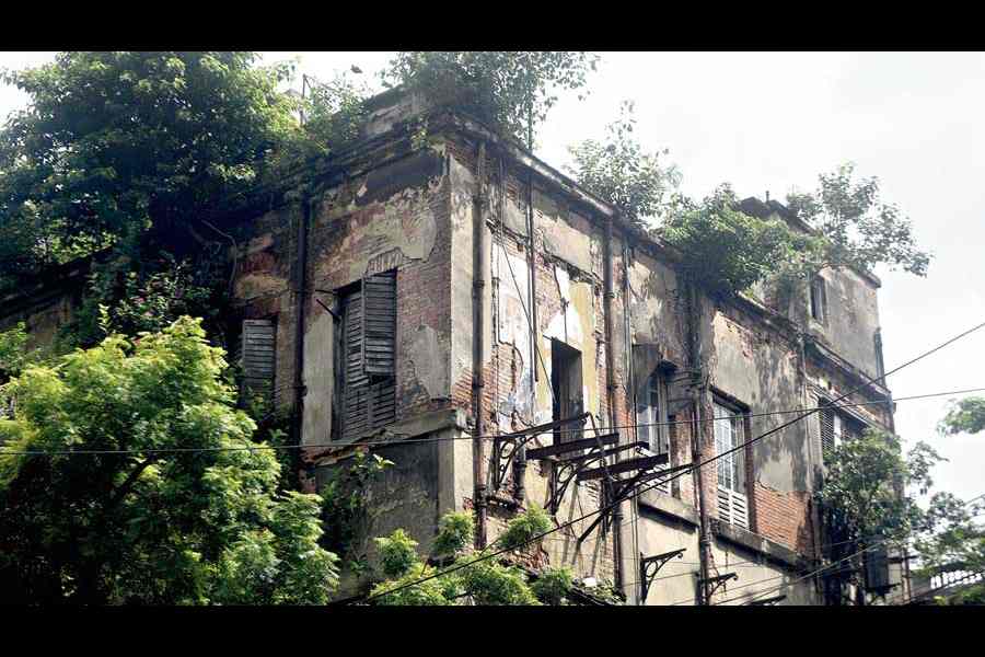 Chowringhee urban decline Kolkata
