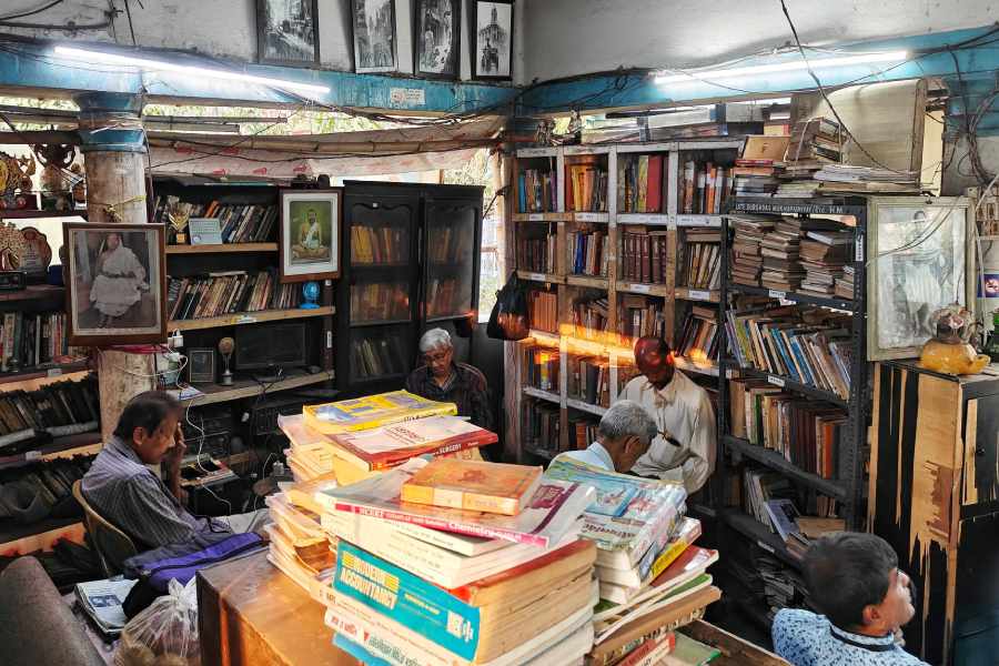 Readers at a Kolkata library