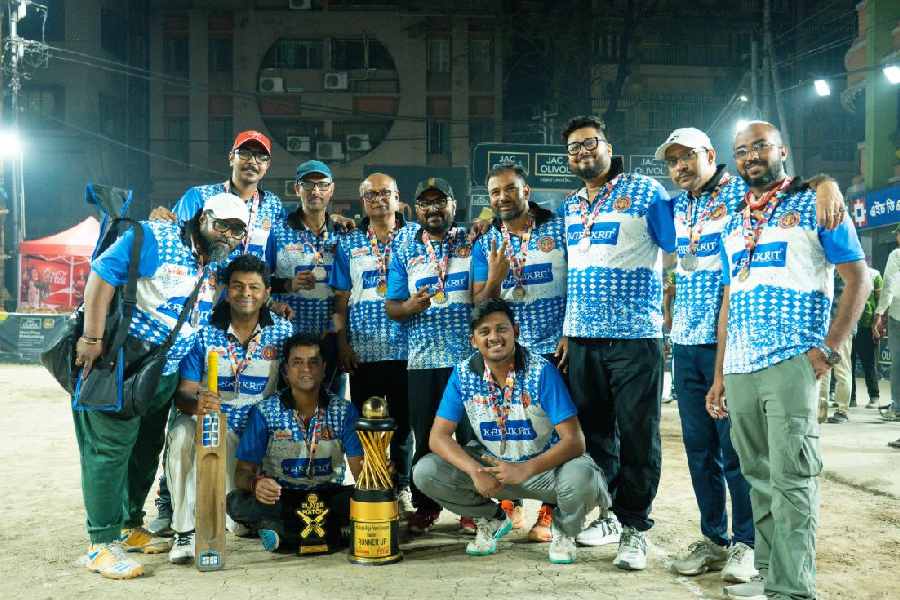 Runners-up Dum Dum Park Tarun Sangha