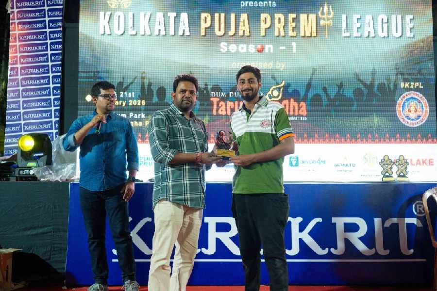 The best fielder award being handed by councillor Biswajit Prasad to Rajarshi Chatterjee of Tarun Dal as organiser Soura Ghosh looks on