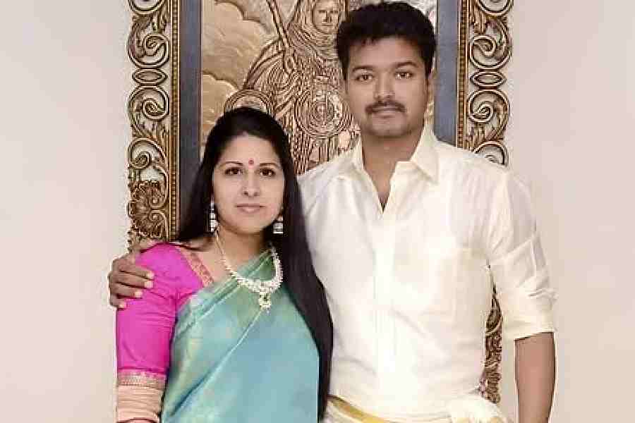 Sankgeetha Sornalingam and Vijay.