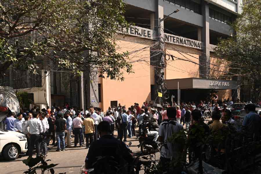 People evacuate the Chatterjee International building on Chowringhee Road after tremors were felt on Friday afternoon.