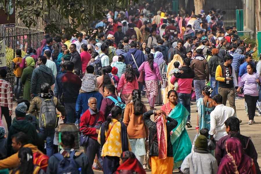 New Year’s morning brought a visible shift in the city’s mood. Public spaces across Kolkata saw large crowds as residents headed out to mark the first day of 2026