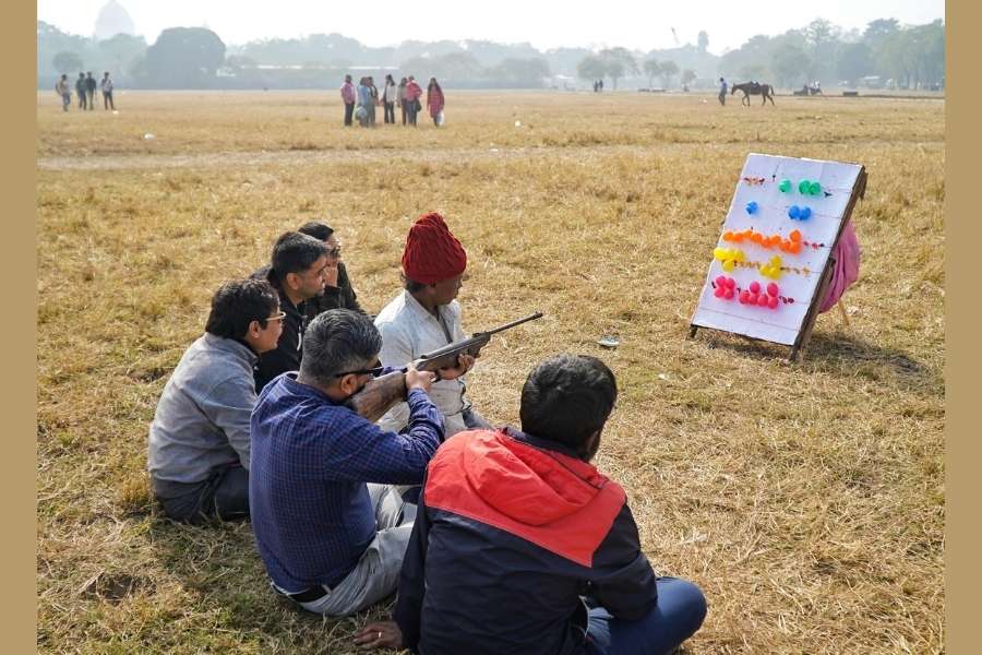 At the Maidan, people basked in the winter sun, played games and enjoyed cups of hot bhanrer cha, rounding off a festive and relaxed start to the New Year.