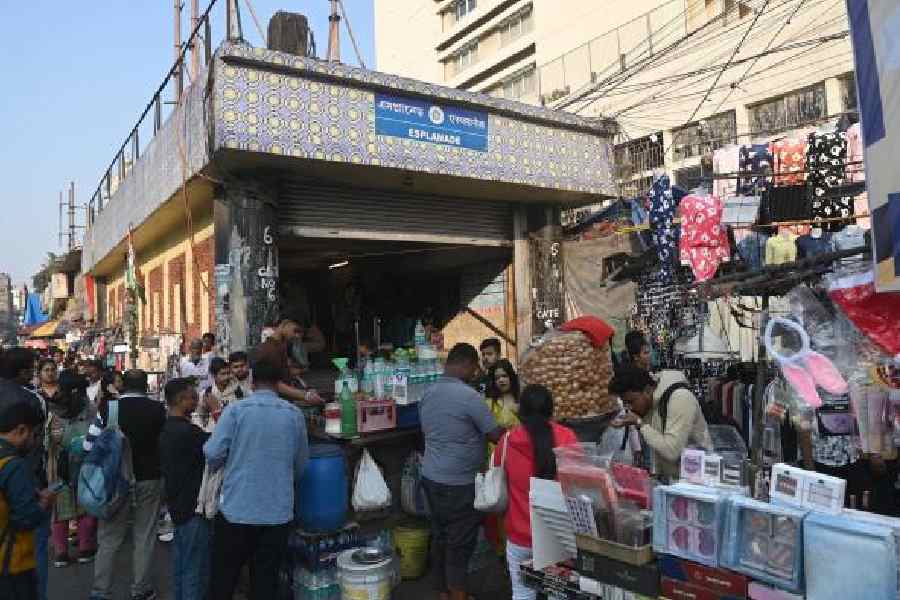 Hawkers in front of the Esplanade Metro station on December 14, (right) passengers struggle to reach the entrance. Pictures by Sanat Kr Sinha