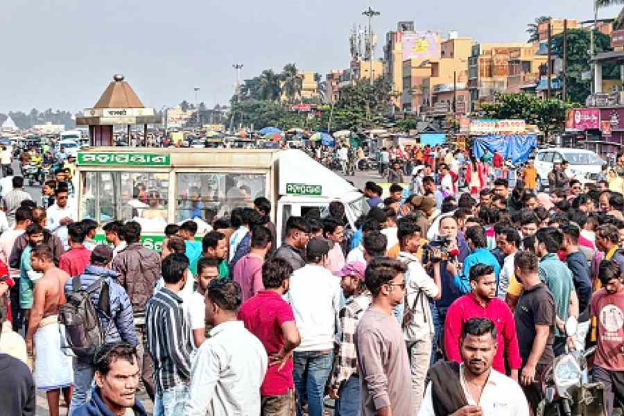 Agitators block a stretch of Bada Danda in Puri on Friday.