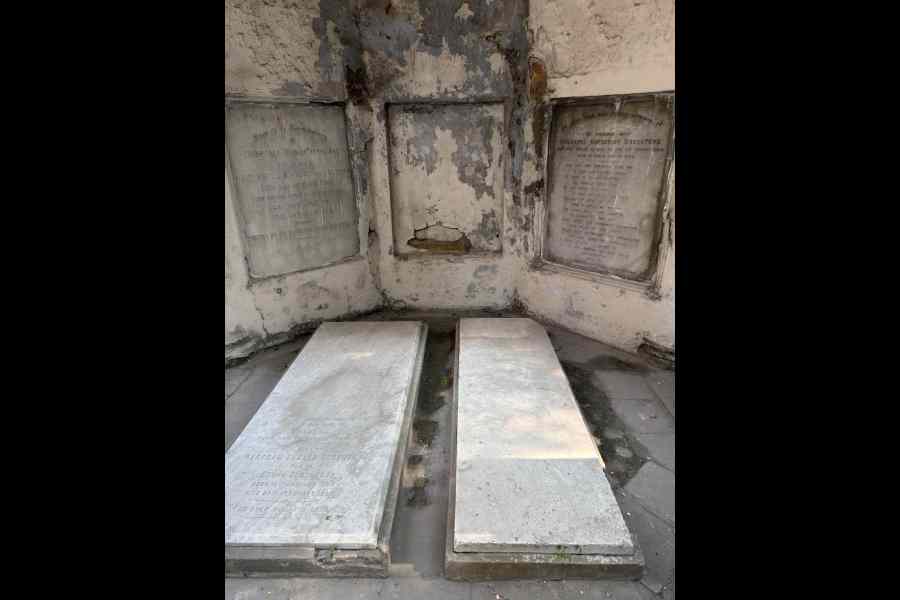 Graves belonging to the Robertson family.