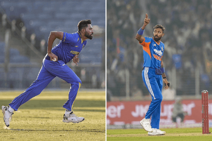 Mohammed Siraj (left), Hardik Pandya (right)