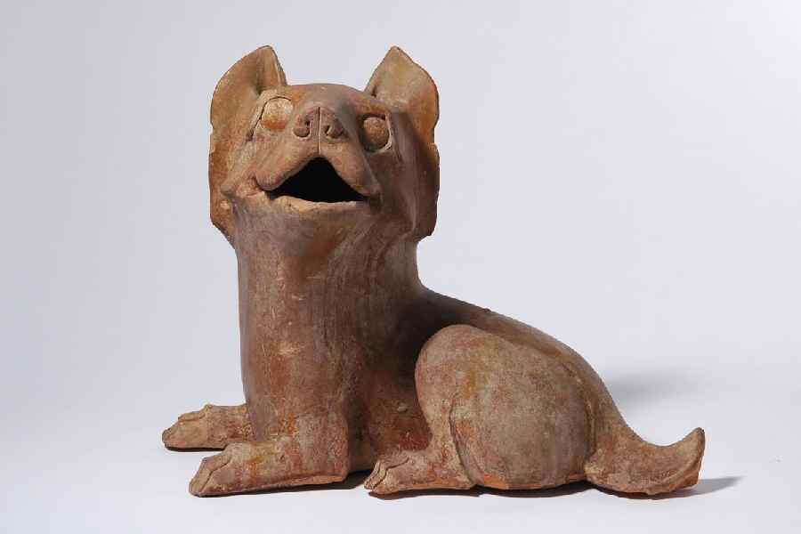 Clayware with brown glaze, China, Han Dynasty (25-220 CE); From Museum Rietberg.