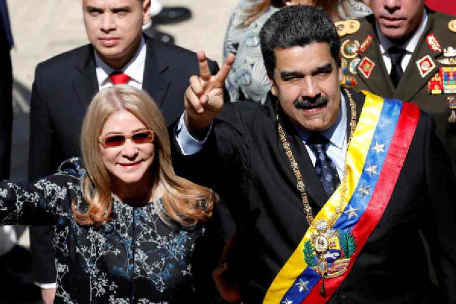 Nicolas Maduro and (left) Cilia Flores.
