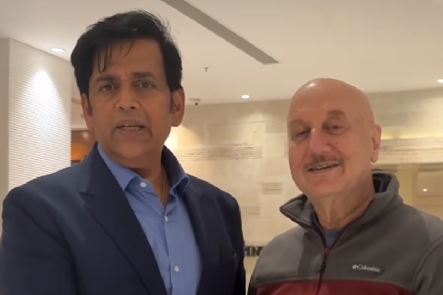 (left to right) Ravi Kishan, Anupam Kher