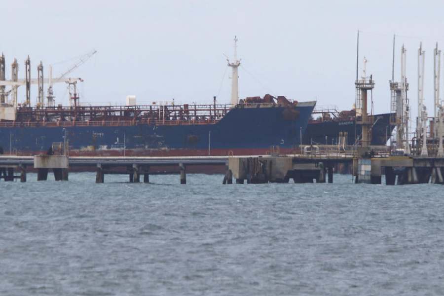 Oil tankers anchored near Puerto Cabello