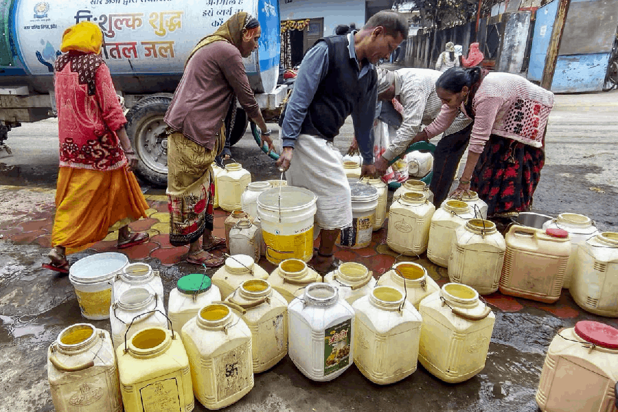 People fill water from a tanker in the aftermath of deaths due to consumption of allegedly contaminated water, in the Bhagirathpura area of Indore, Madhya Pradesh, Monday, Jan. 5, 2026.