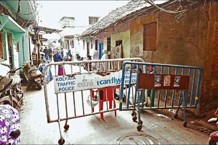 The cordoned-off area on Samshul Huda Road on Monday. Picture by Bishwarup Dutta