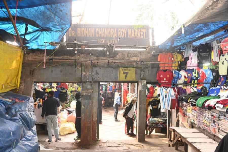 Dr Bidhan Chandra Roy Market, popularly            called the Maidan market, on Monday afternoon.            Pictures by Bishwarup Dutta