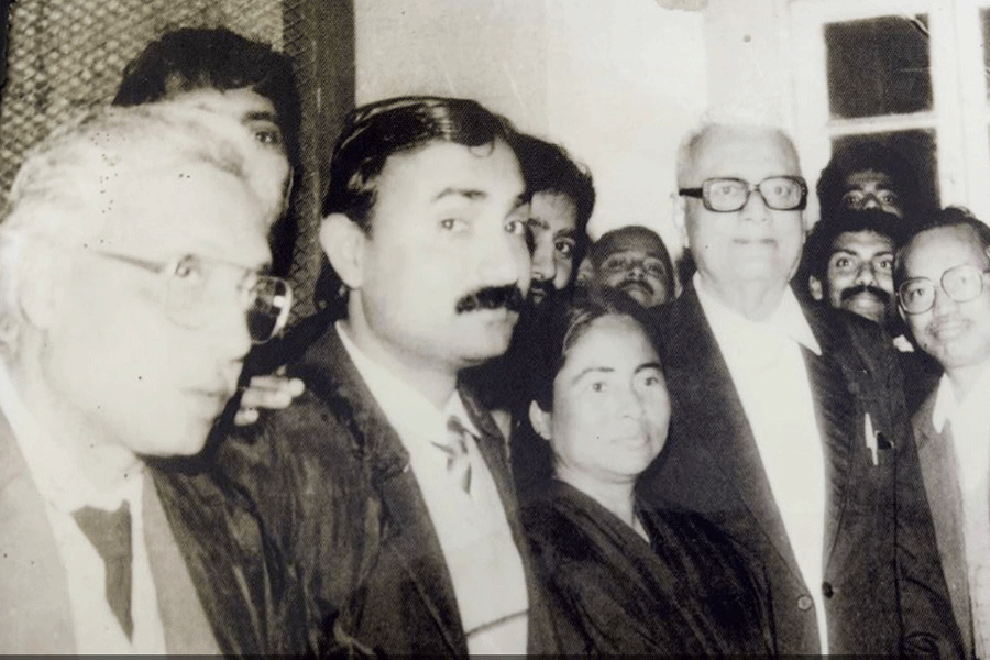 A photograph of Mamata Banerjee in a lawyer’s robes posted by Trinamool leader Kunal Ghosh on X.