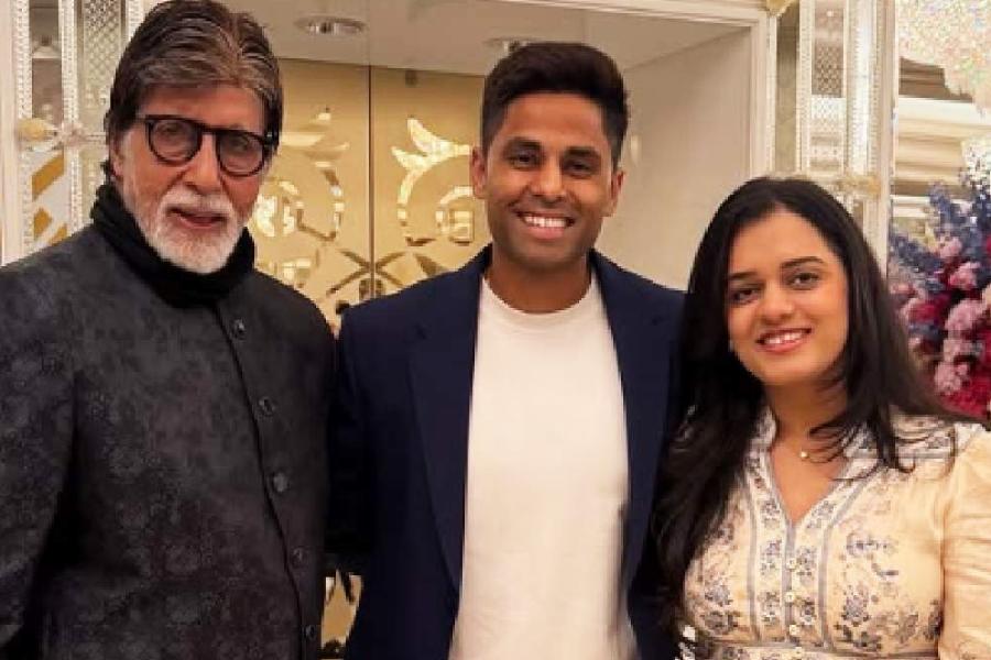 Surya Kumar Yadav and wife Devisha Suryakumar Yadav with Amitabh Bachchan