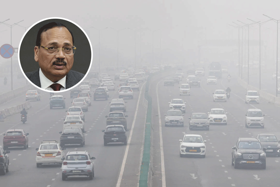 The India Gate shrouded in a layer of smog as people make their way during a cold winter morning, at Kartavya Path, in New Delhi, Wednesday, Dec. 24, 2025. The national capital's Air Quality Index (AQI) moved to 'very poor' from 'severe' on Tuesday, according to the Central Pollution Control Board (CPCB).