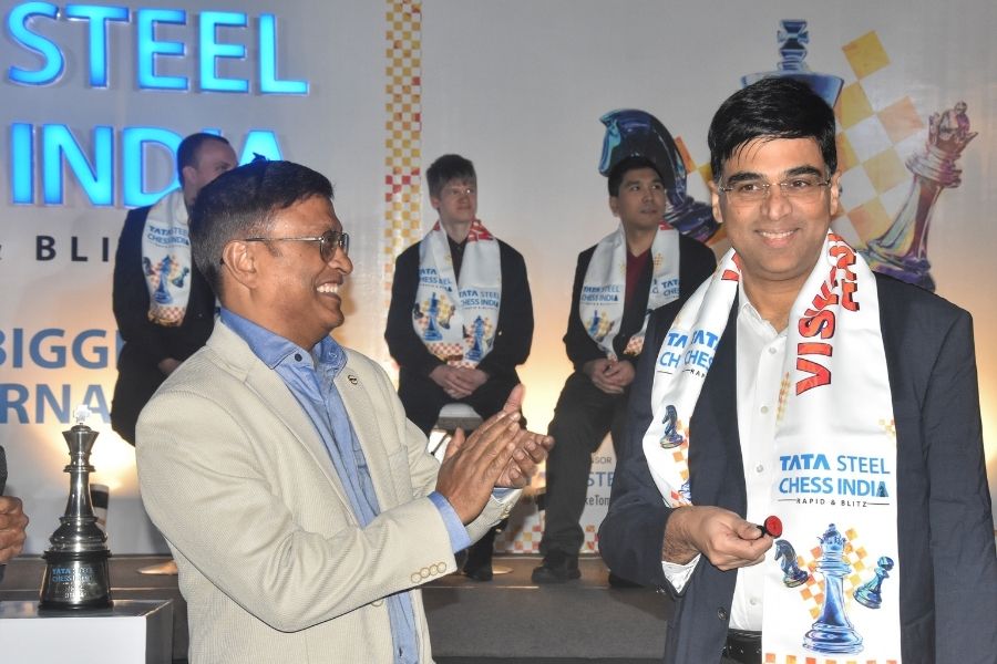 India's first and second Grandmasters Viswanathan Anand and Dibyendu Barua
