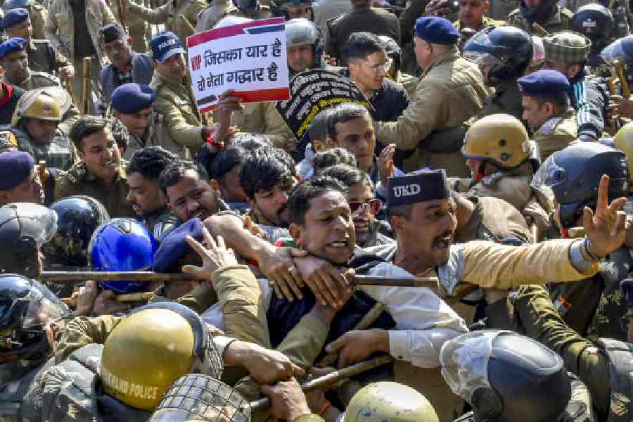 Police stop members of various organisations during a protest march towards the Uttarakhand chief minister’s Dehradun residence on January 4, demanding a CBI probe into the receptionist’s murder. 