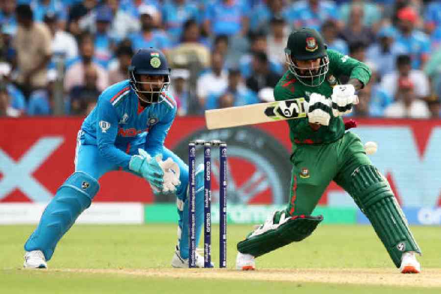 Litton Das and KL Rahul during the India-Bangladesh match at the 2023 ODI World Cup in Pune.