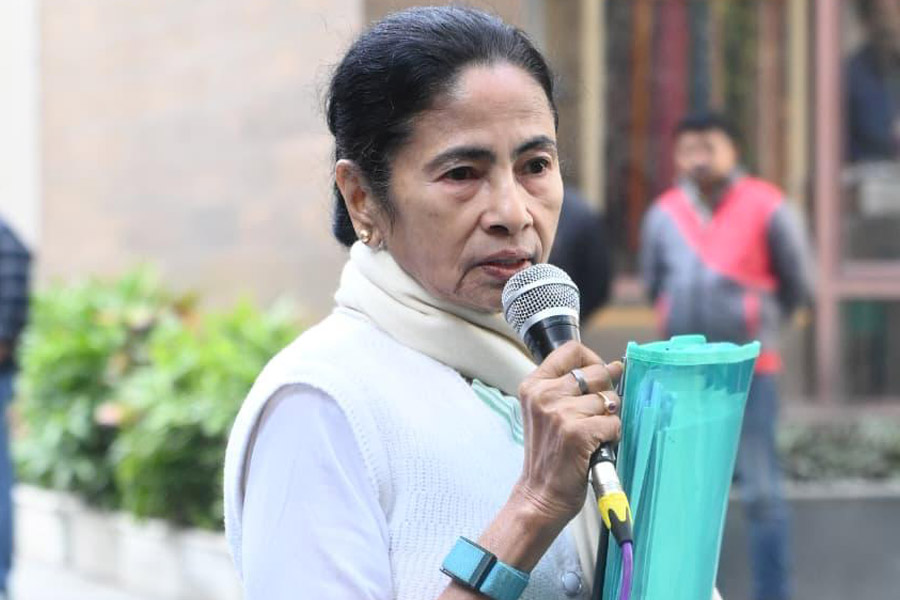 Mamata Banerjee at Pratik Jain's residence.