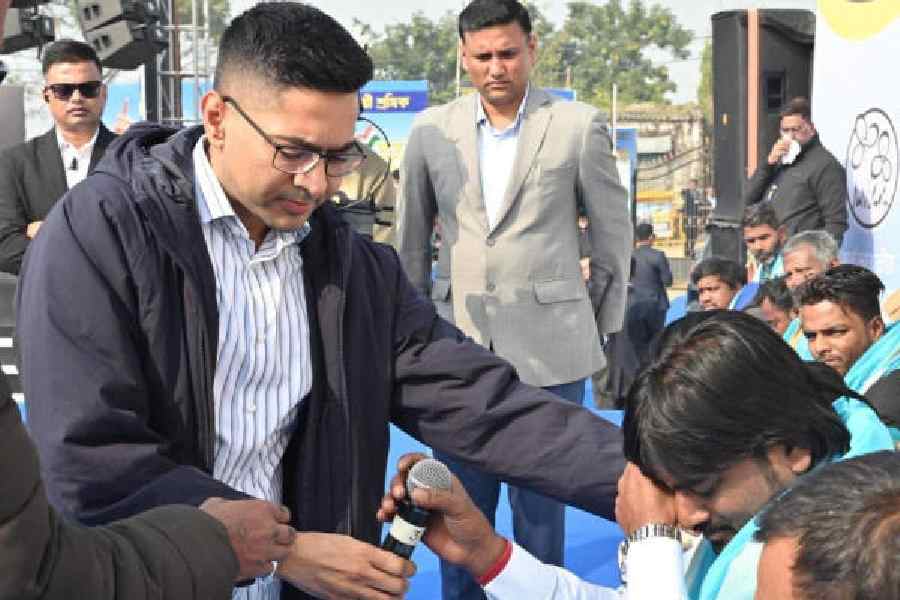 Abhishek Banerjee consoles a migrant worker at the public meeting in Malda on Tuesday. Picture by Soumya De Sarkar
