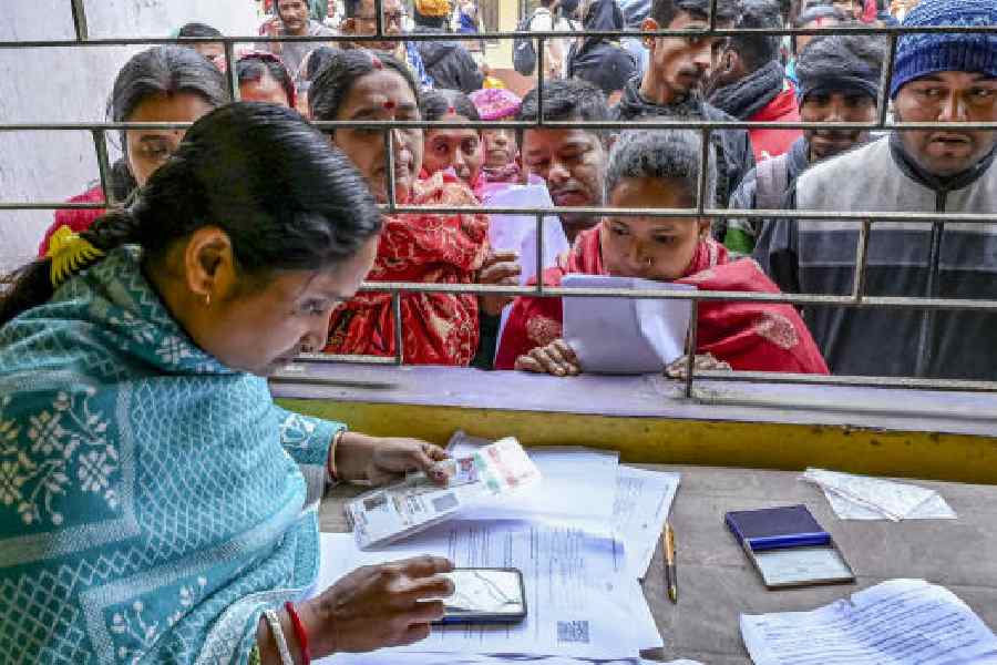 Voters queue up at an SIR hearing centre in Nadia on Monday. (PTI picture)