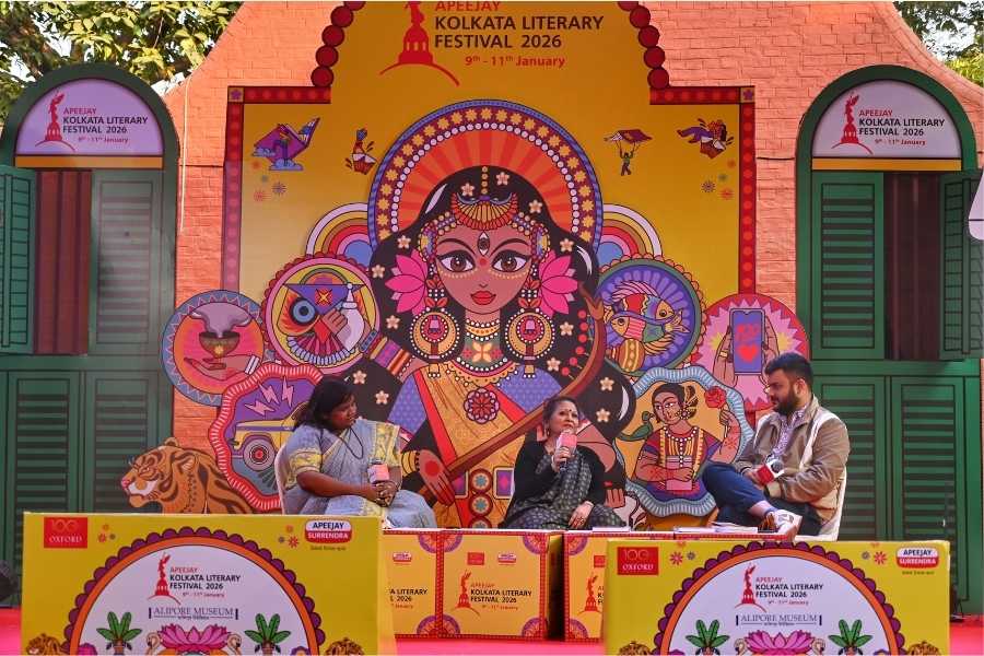 (L-R) Ishita Dey, Chitrita Banerji and Auroni Mookerjee at the AKLF session