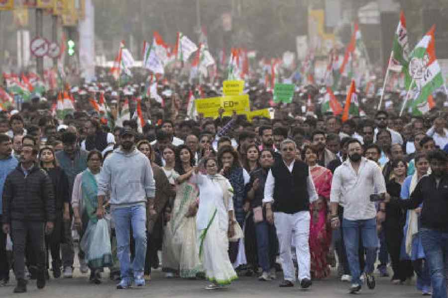 Protest rally from Jadavpur 8B to Hazra crossing