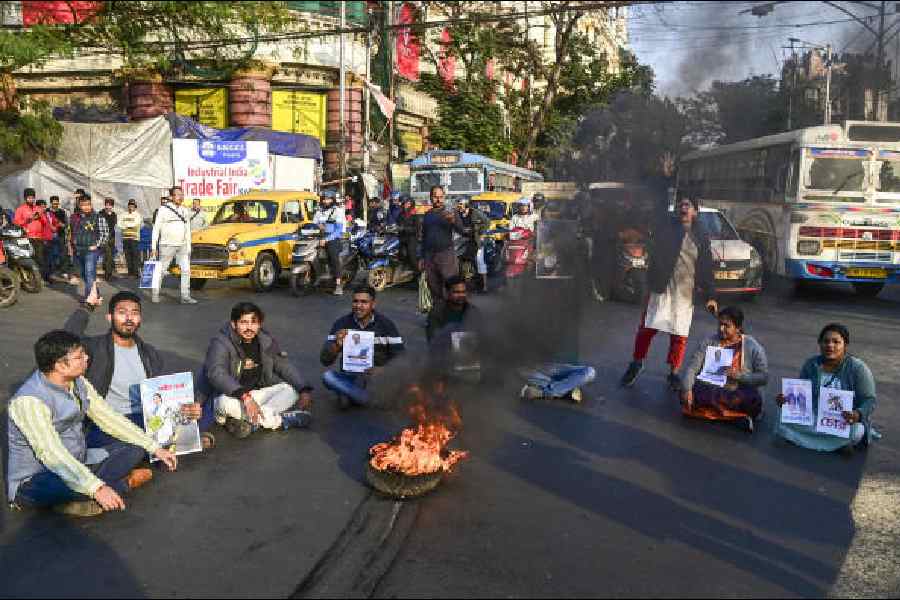 BJP Yuva Morcha members protest at Esplanade            on Friday afternoon.            (PTI pictures)