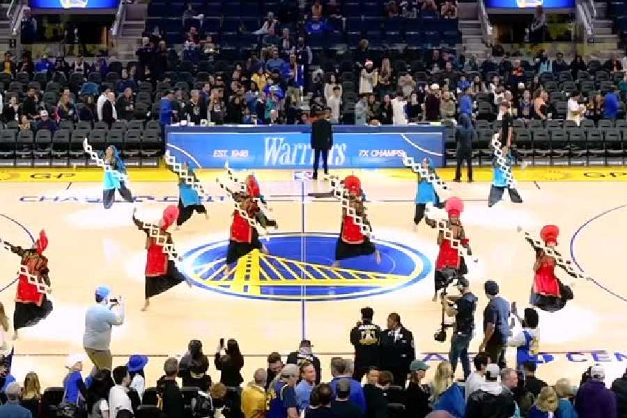 Bhangra Empire perform on ‘Dhurandhar’ title track