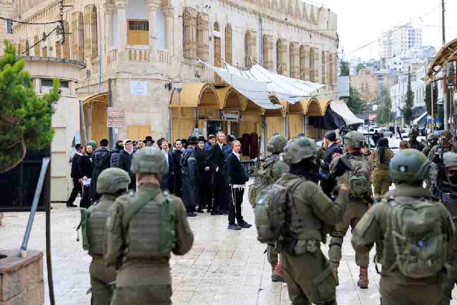 Israeli soldiers stand guard during a weekly settlers' tour in Hebron, in the Israeli-occupied West Bank, January 10, 2026.