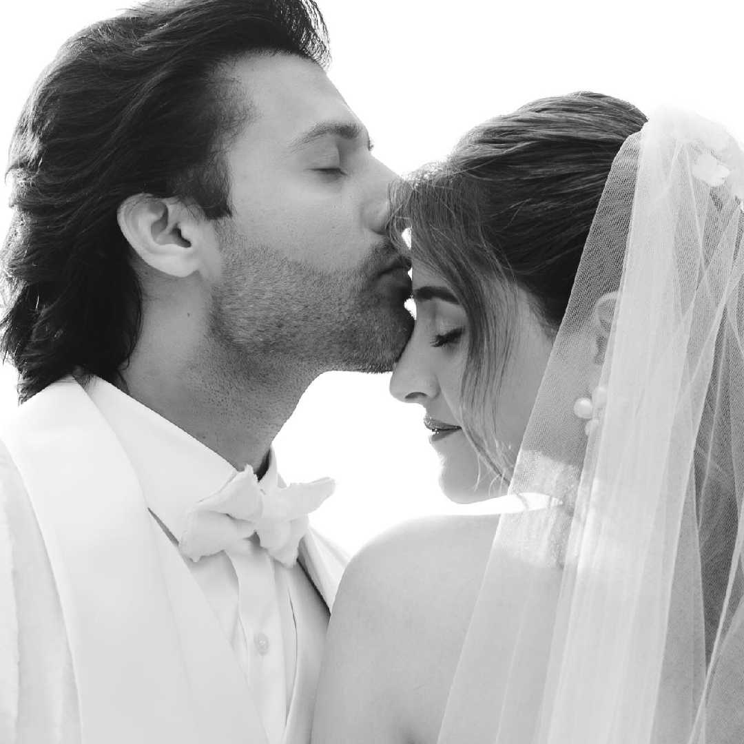 Stebin kissed Nupur on her forehead.